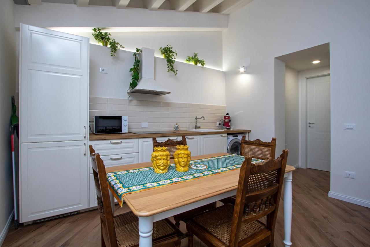 Cortile Del Greco Apartments Palermo Eksteriør billede